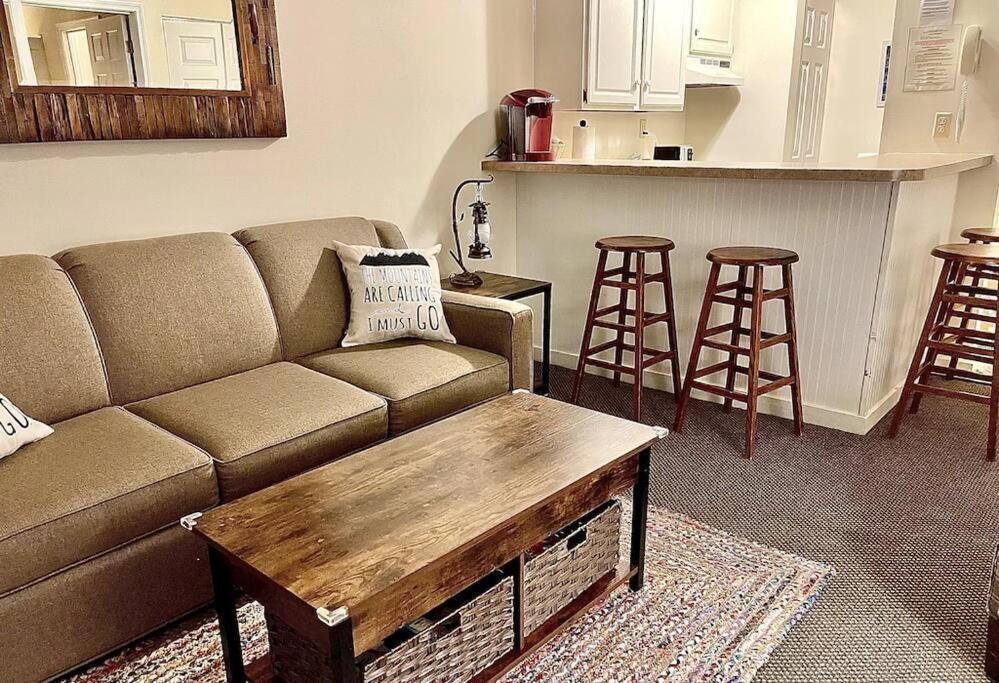 Ski On Off 1Br Suite 1St Flr Sleeps 4 Jiminy Peak ハンコック エクステリア 写真
